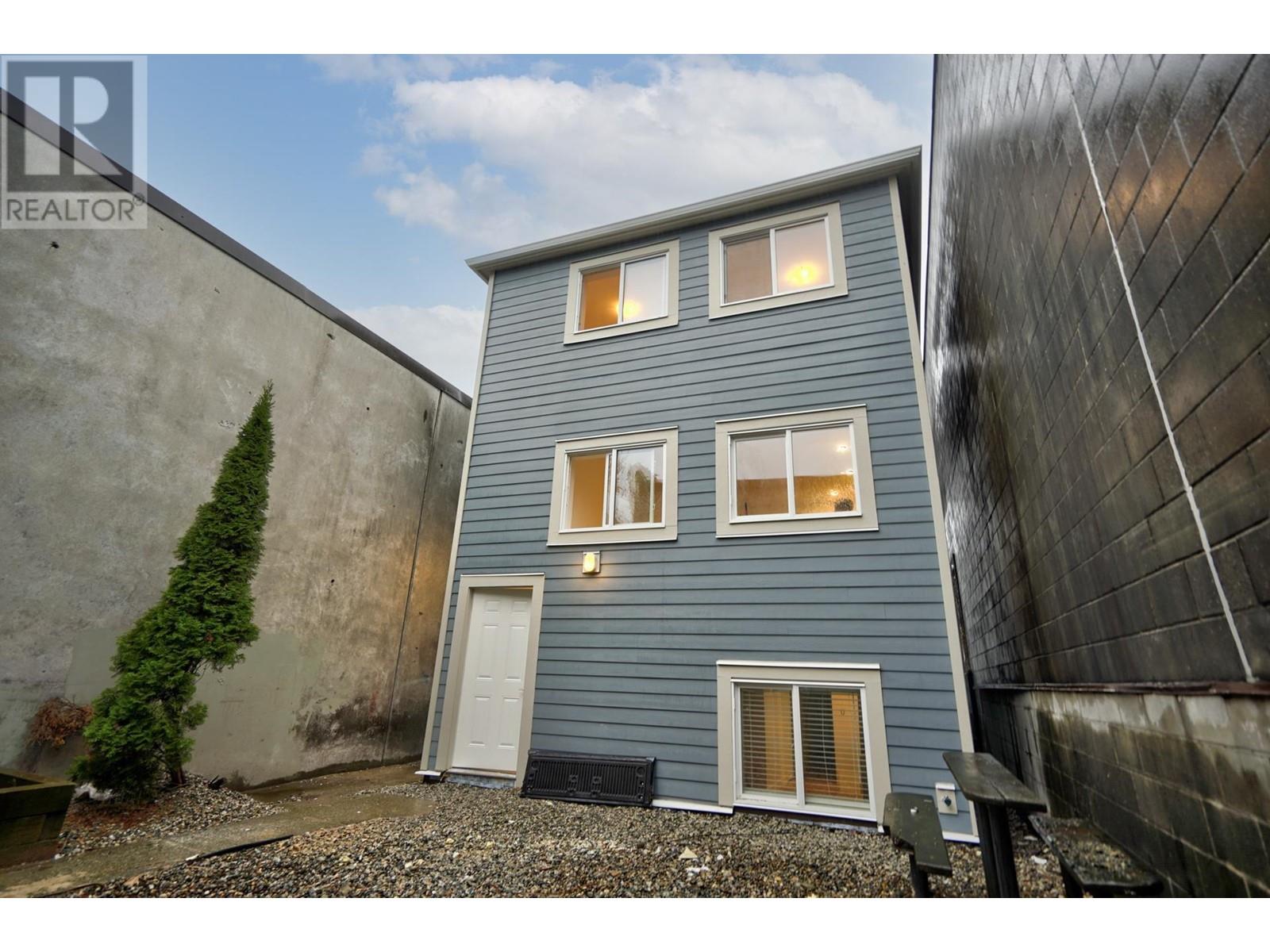 Listing Picture 35 of 39 : 1827 PANDORA STREET, Vancouver / 溫哥華 - 魯藝地產 Yvonne Lu Group - MLS Medallion Club Member