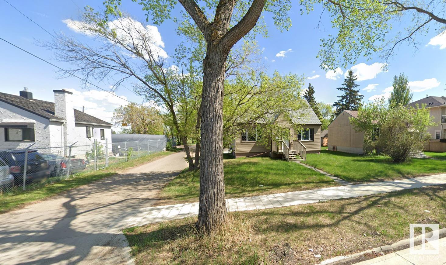 Property at 11739 122 ST NW NW image 4