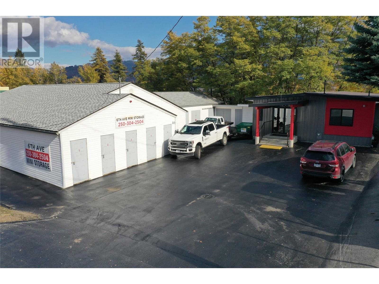 2305 6th Avenue, Castlegar, British Columbia  V1N 2W1 - Photo 3 - 10329302
