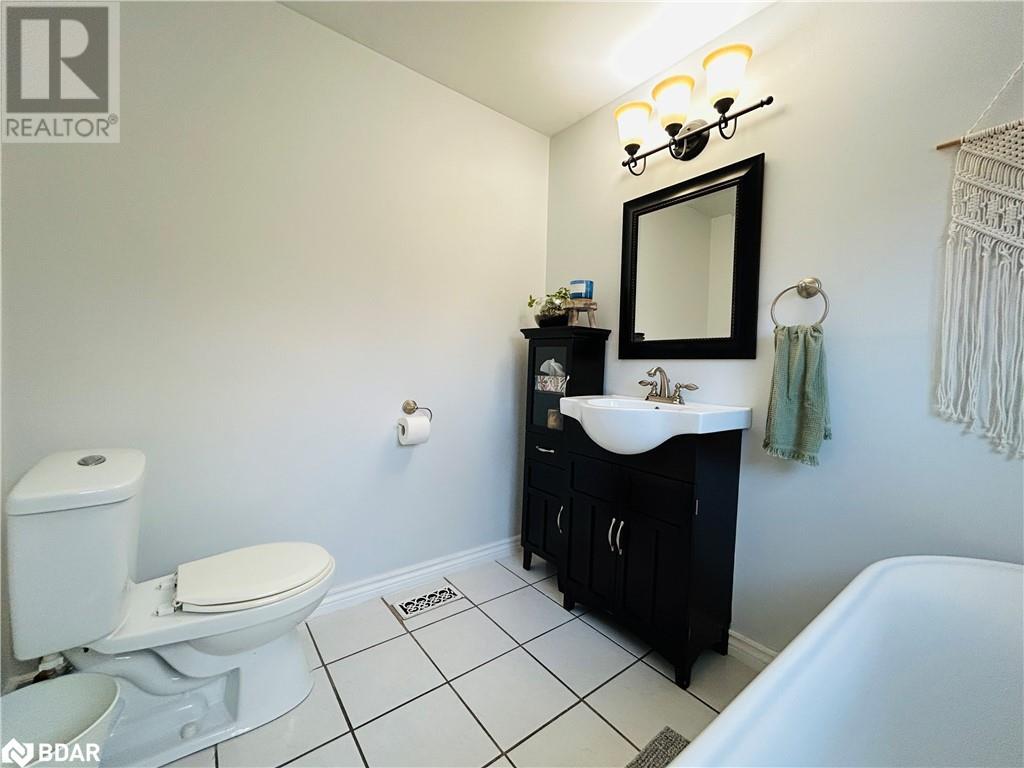 244 13th Street, Hanover, Ontario  N4N 1X2 - Photo 13 - 40680132