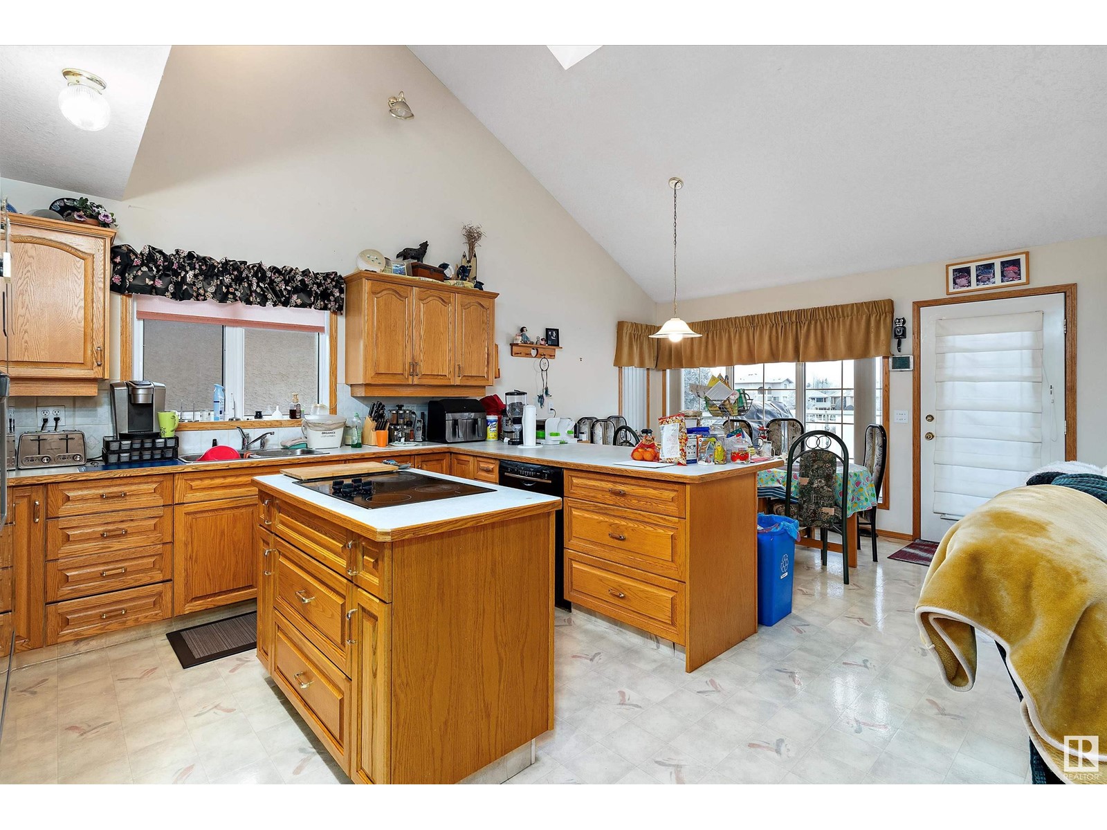 Property at 12 J BROWN PL image 4