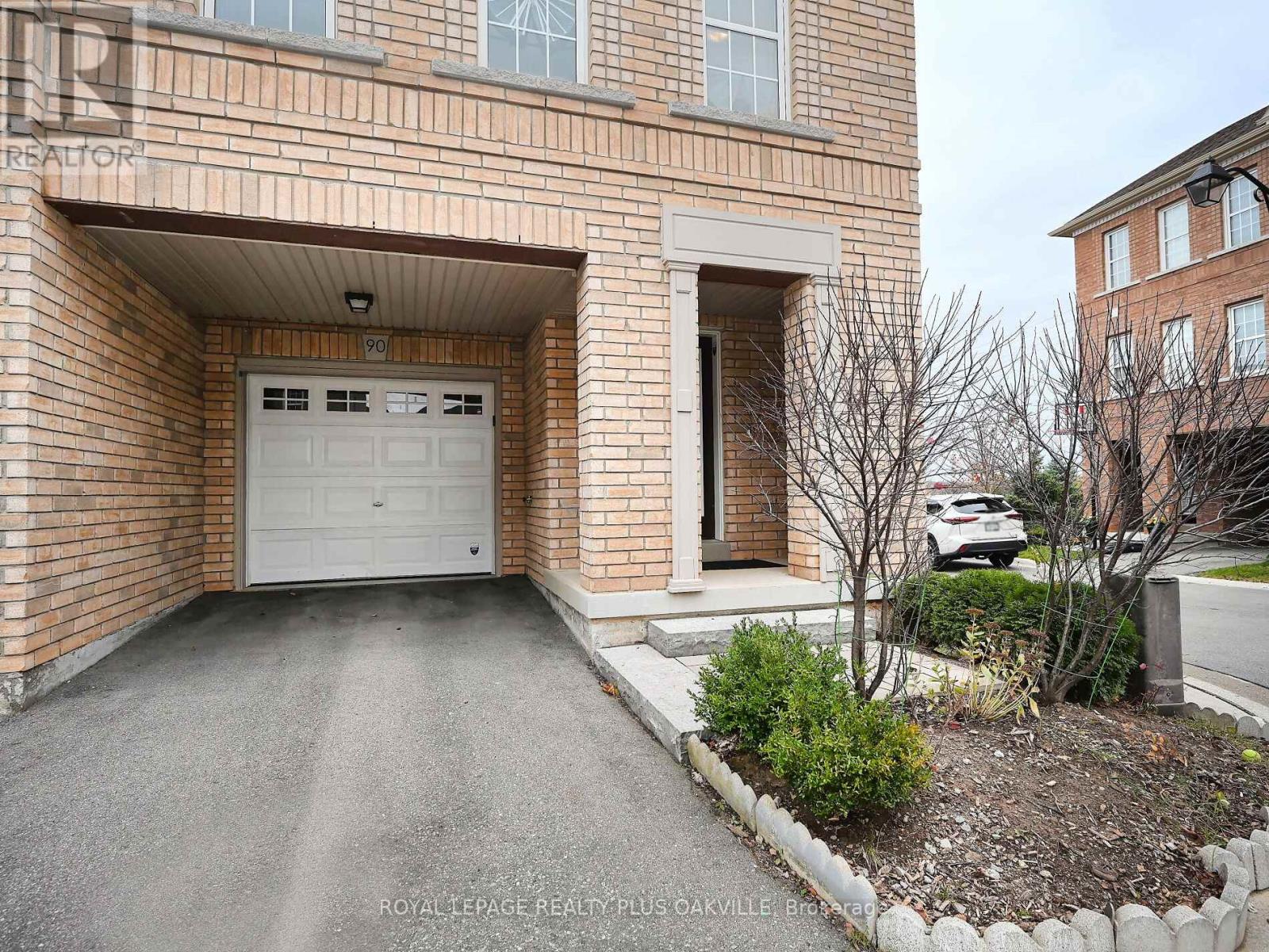 90 - 2280 Baronwood Drive, Oakville, Ontario  L6M 0K4 - Photo 2 - W11142884