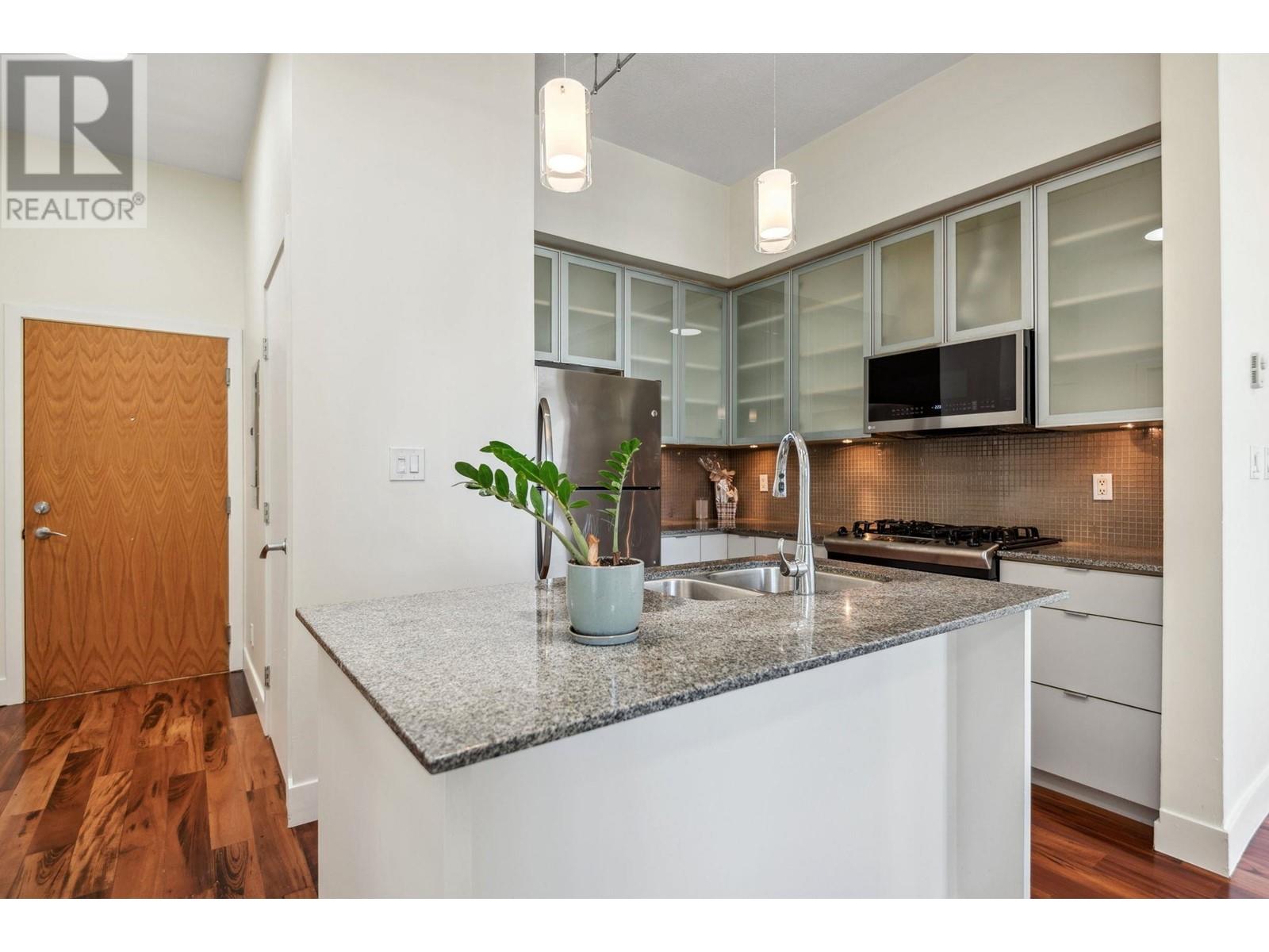 806 298 E 11 Avenue, Vancouver, British Columbia  V5T 0A2 - Photo 2 - R2947119