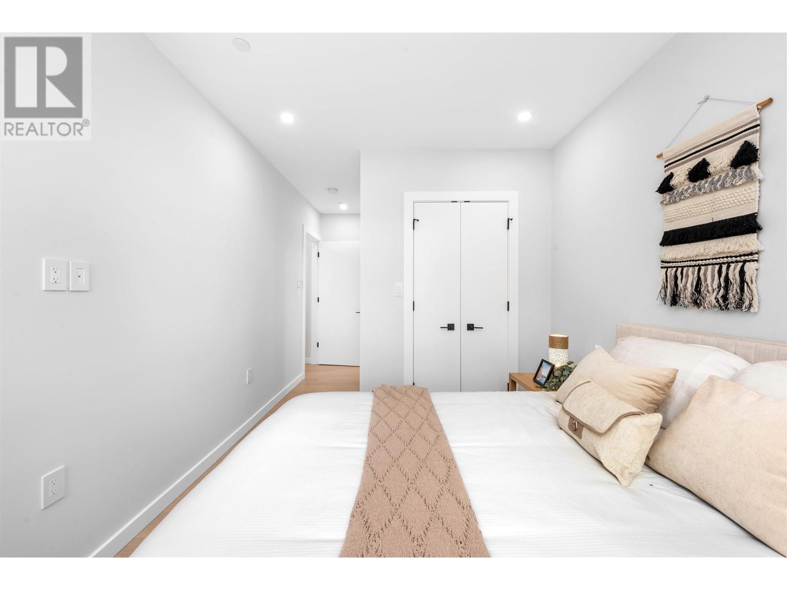 Listing Picture 15 of 40 : 2052 E 22ND AVENUE, Vancouver / 溫哥華 - 魯藝地產 Yvonne Lu Group - MLS Medallion Club Member