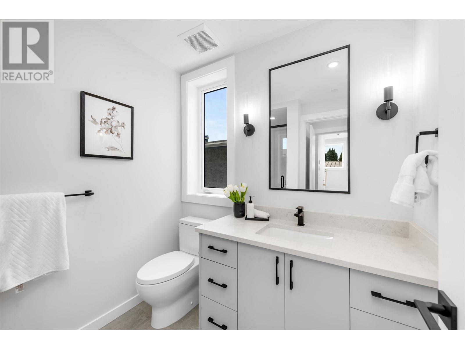 Listing Picture 16 of 40 : 2052 E 22ND AVENUE, Vancouver / 溫哥華 - 魯藝地產 Yvonne Lu Group - MLS Medallion Club Member