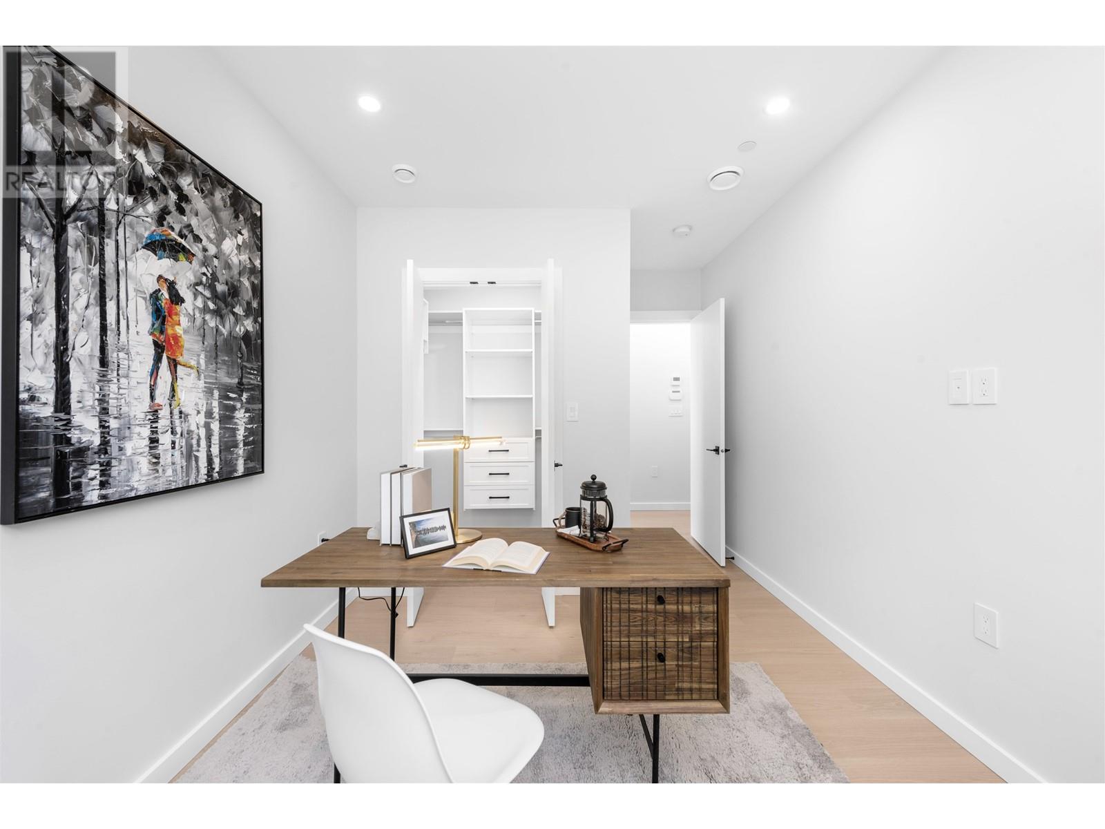 Listing Picture 19 of 40 : 2052 E 22ND AVENUE, Vancouver / 溫哥華 - 魯藝地產 Yvonne Lu Group - MLS Medallion Club Member