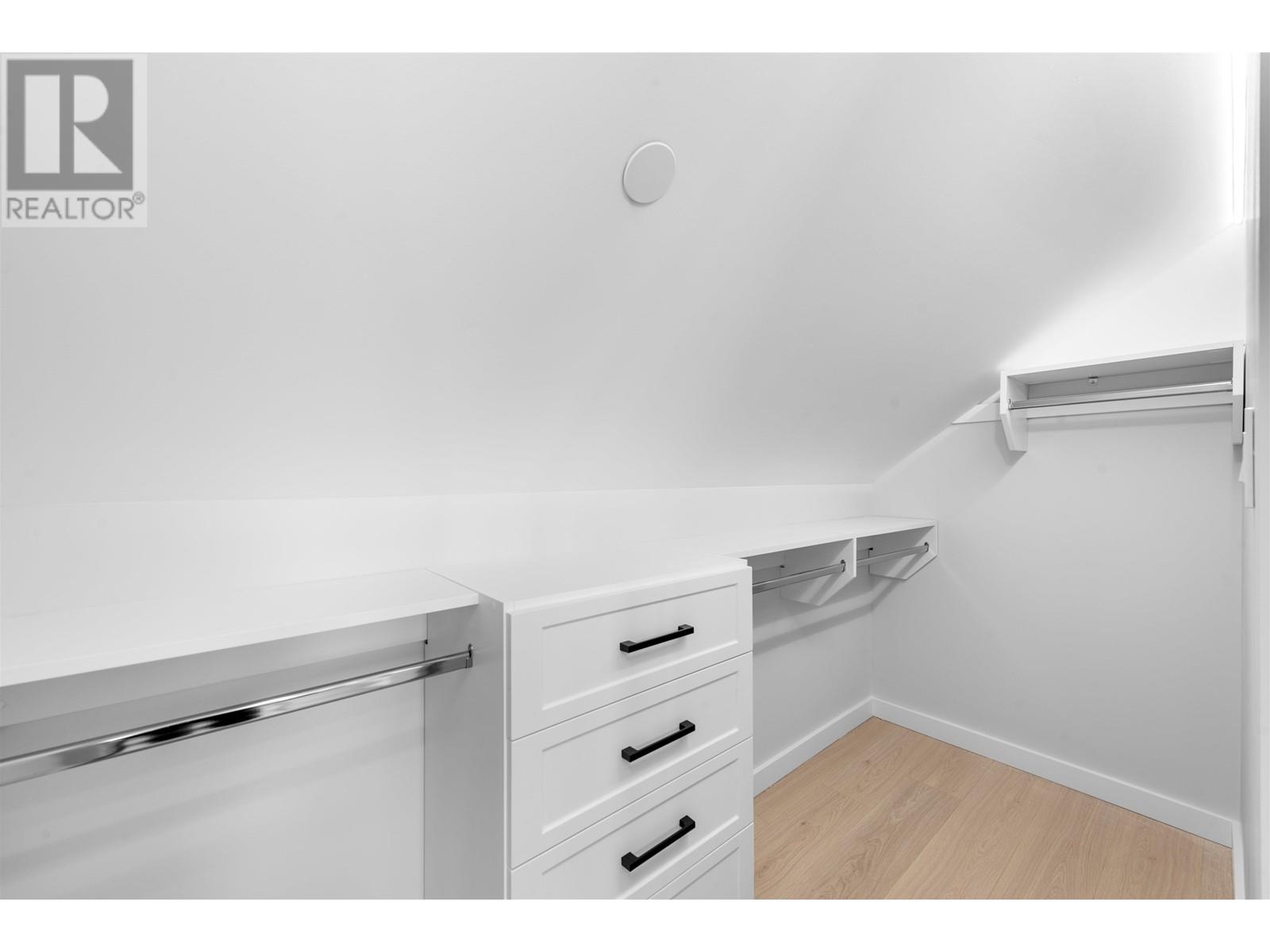 Listing Picture 26 of 40 : 2052 E 22ND AVENUE, Vancouver / 溫哥華 - 魯藝地產 Yvonne Lu Group - MLS Medallion Club Member