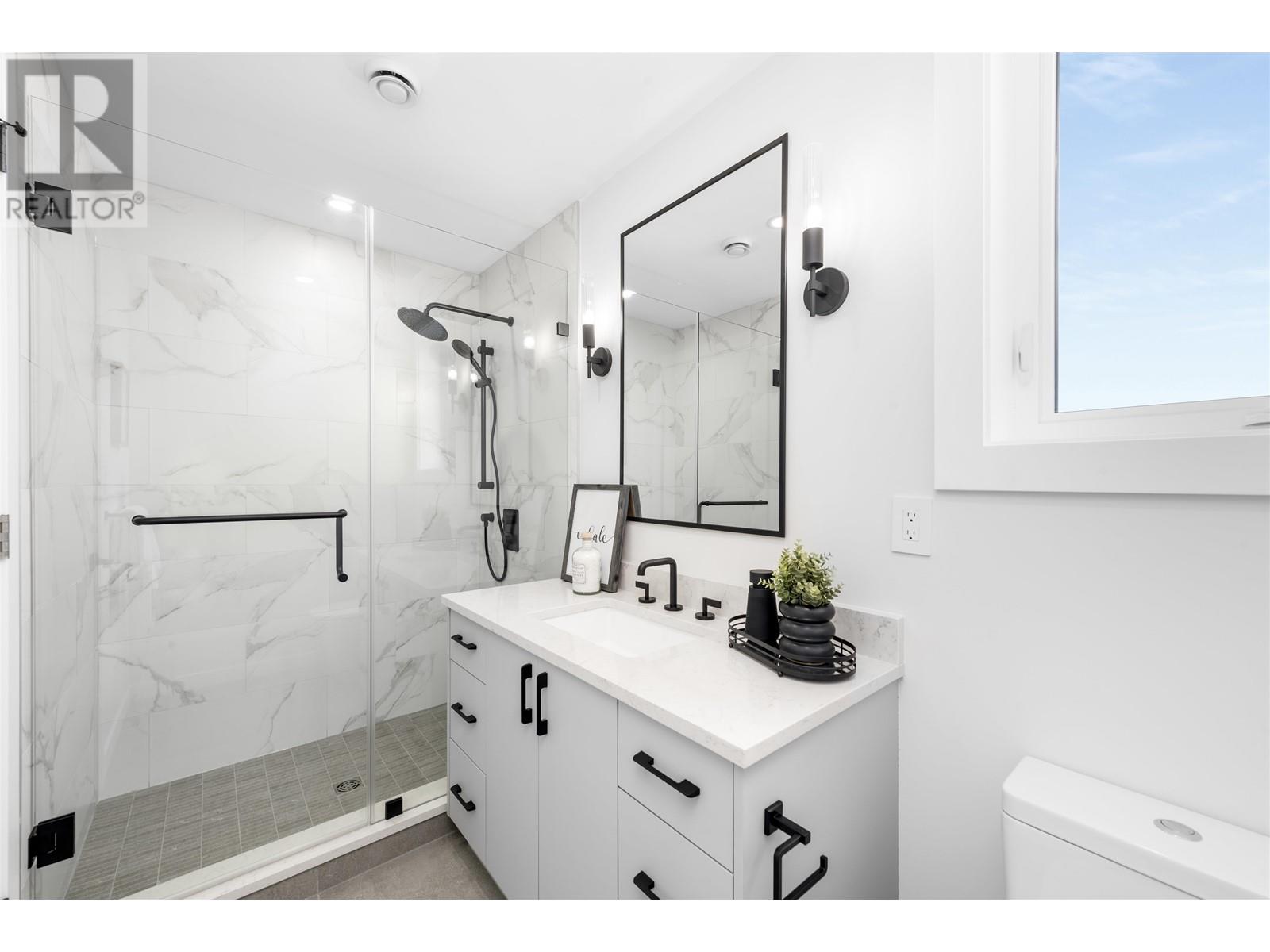 Listing Picture 27 of 40 : 2052 E 22ND AVENUE, Vancouver / 溫哥華 - 魯藝地產 Yvonne Lu Group - MLS Medallion Club Member