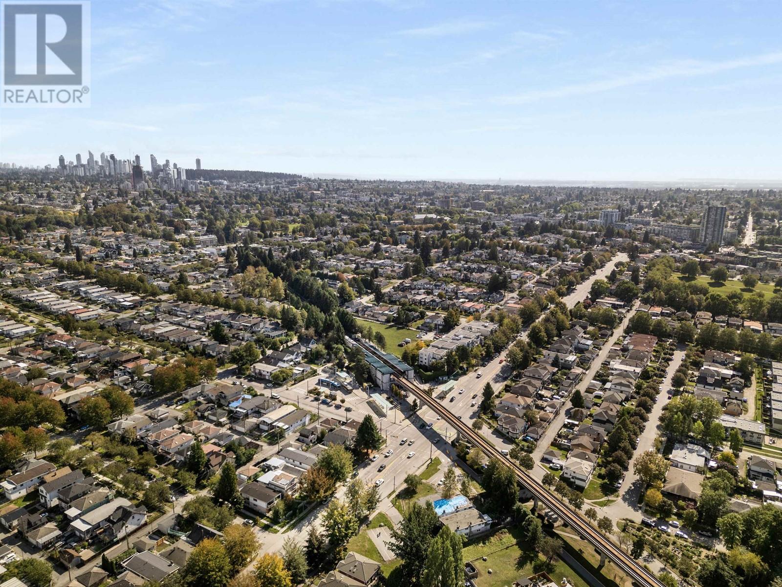 Listing Picture 35 of 40 : 2052 E 22ND AVENUE, Vancouver / 溫哥華 - 魯藝地產 Yvonne Lu Group - MLS Medallion Club Member