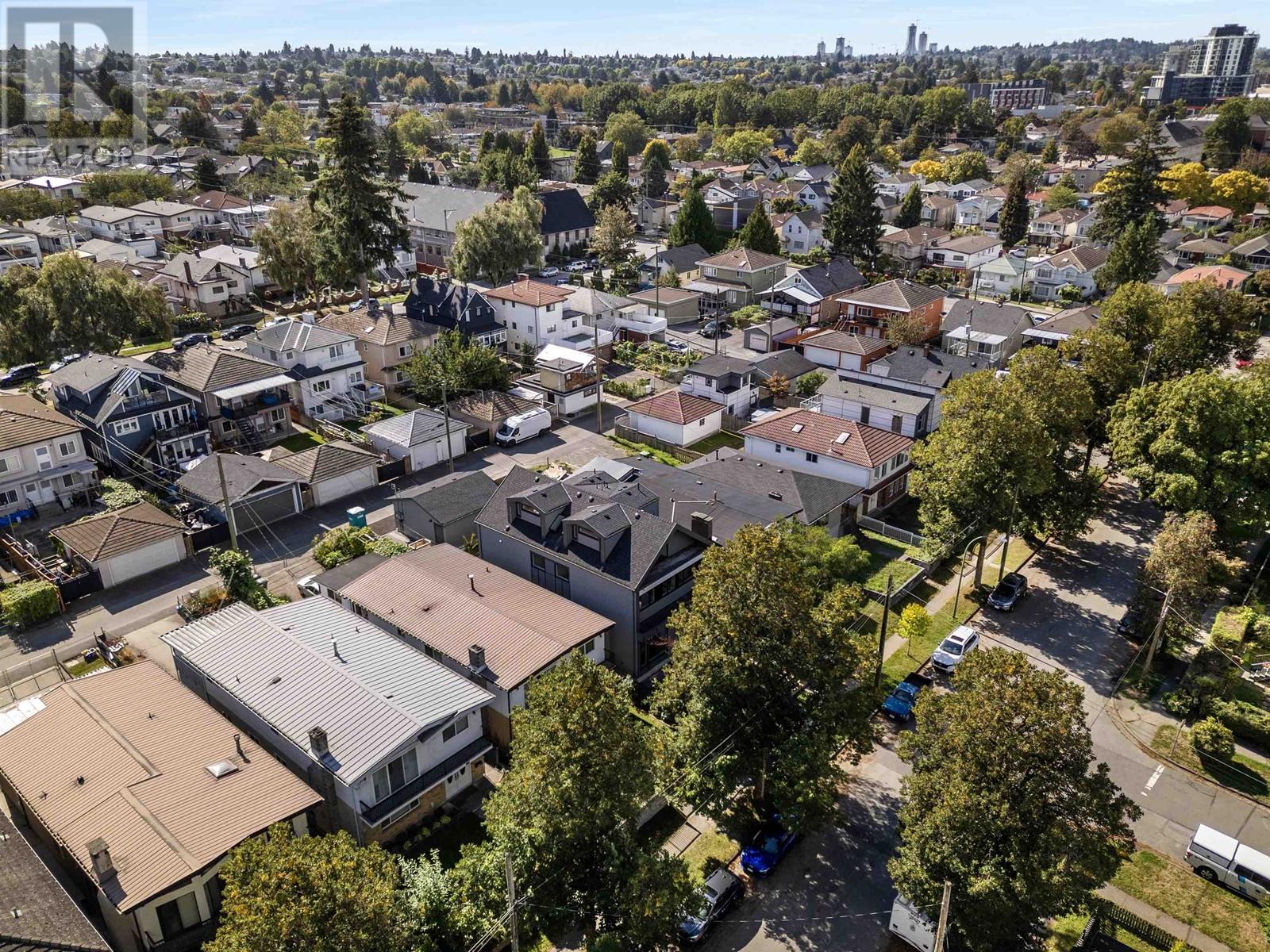 Listing Picture 36 of 40 : 2052 E 22ND AVENUE, Vancouver / 溫哥華 - 魯藝地產 Yvonne Lu Group - MLS Medallion Club Member