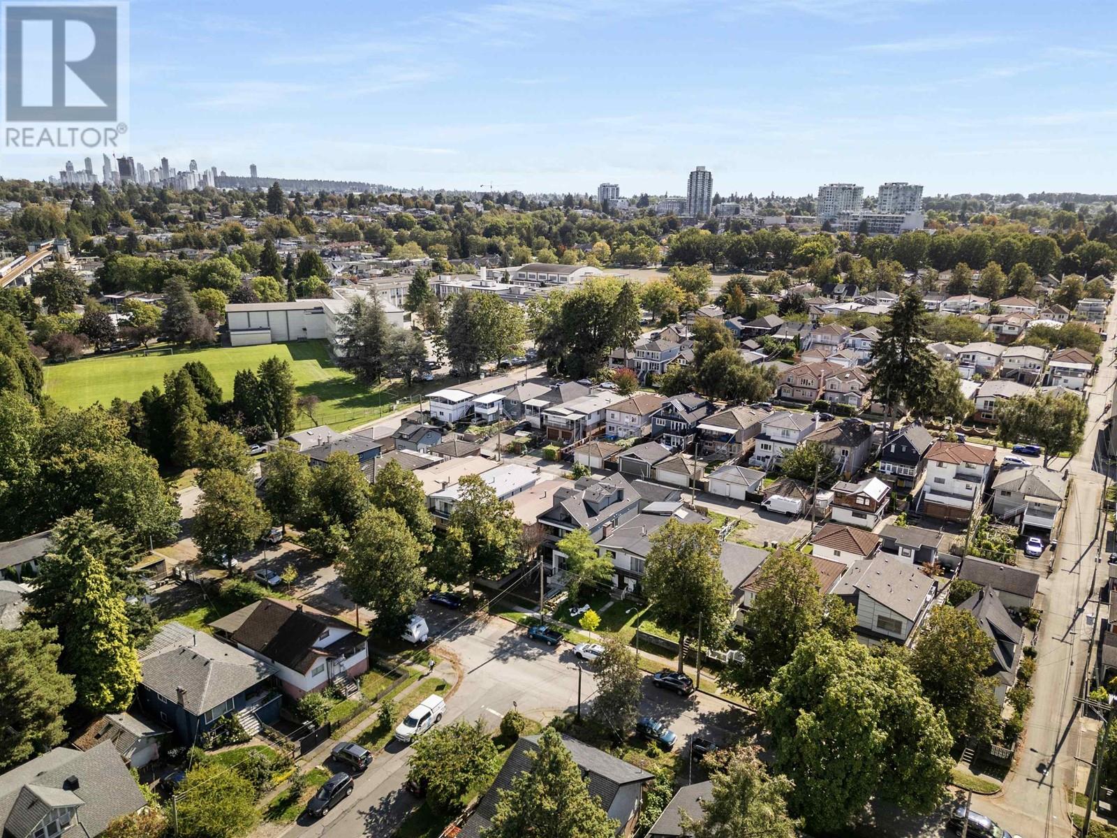 Listing Picture 39 of 40 : 2052 E 22ND AVENUE, Vancouver / 溫哥華 - 魯藝地產 Yvonne Lu Group - MLS Medallion Club Member