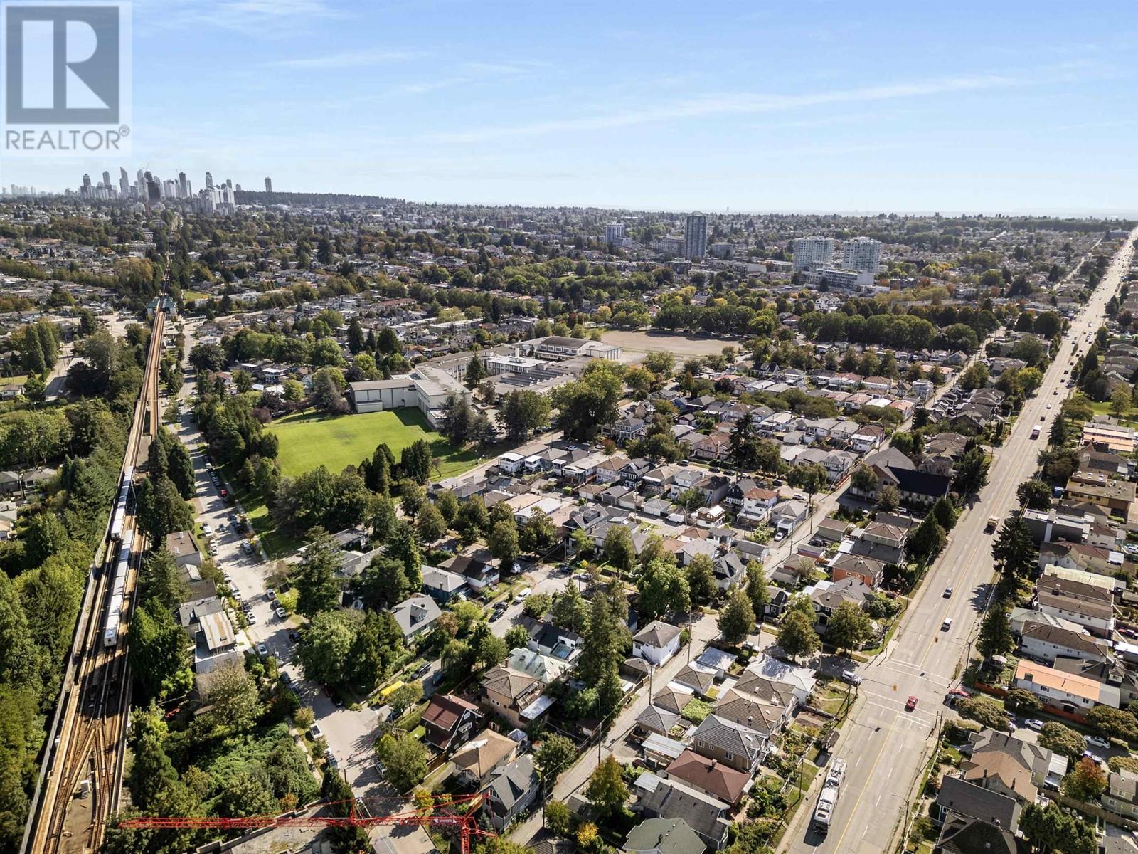 Listing Picture 40 of 40 : 2052 E 22ND AVENUE, Vancouver / 溫哥華 - 魯藝地產 Yvonne Lu Group - MLS Medallion Club Member