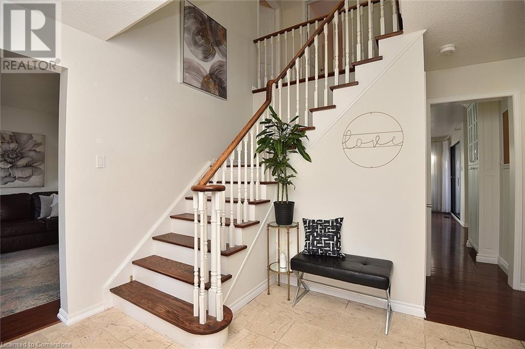 570 Harmony Avenue, Burlington, Ontario  L7N 3S8 - Photo 6 - 40680177