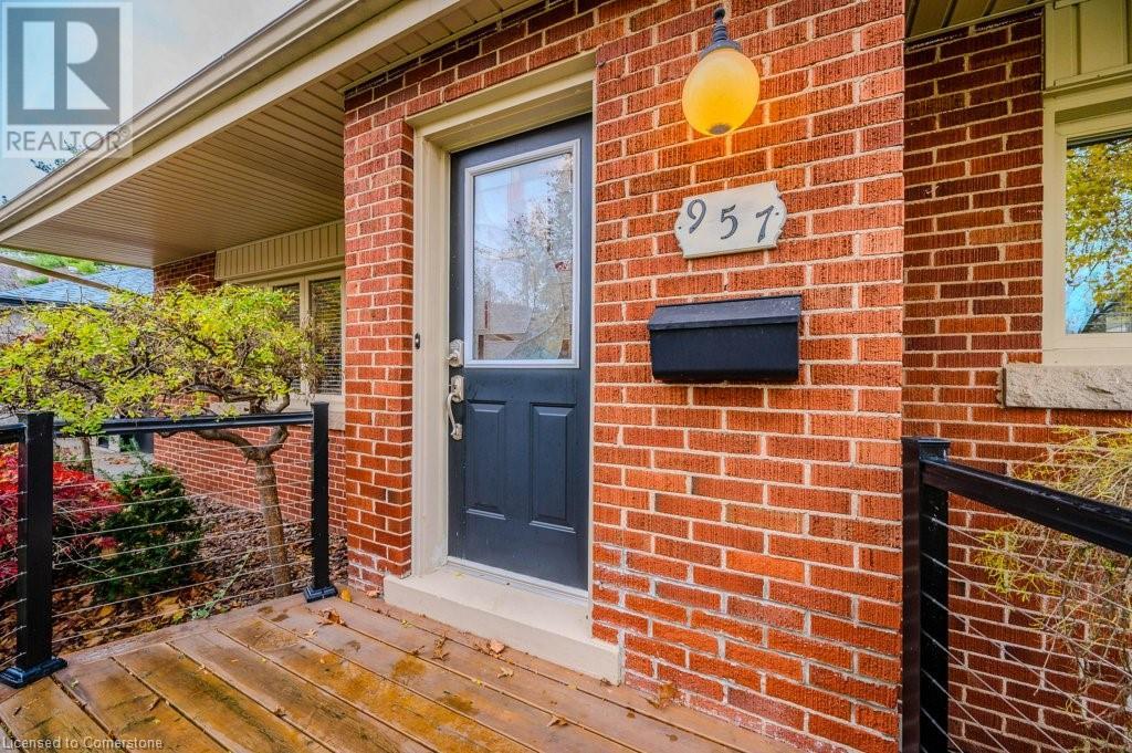 957 Sanford Drive, Burlington, Ontario  L7T 3G7 - Photo 5 - 40679864