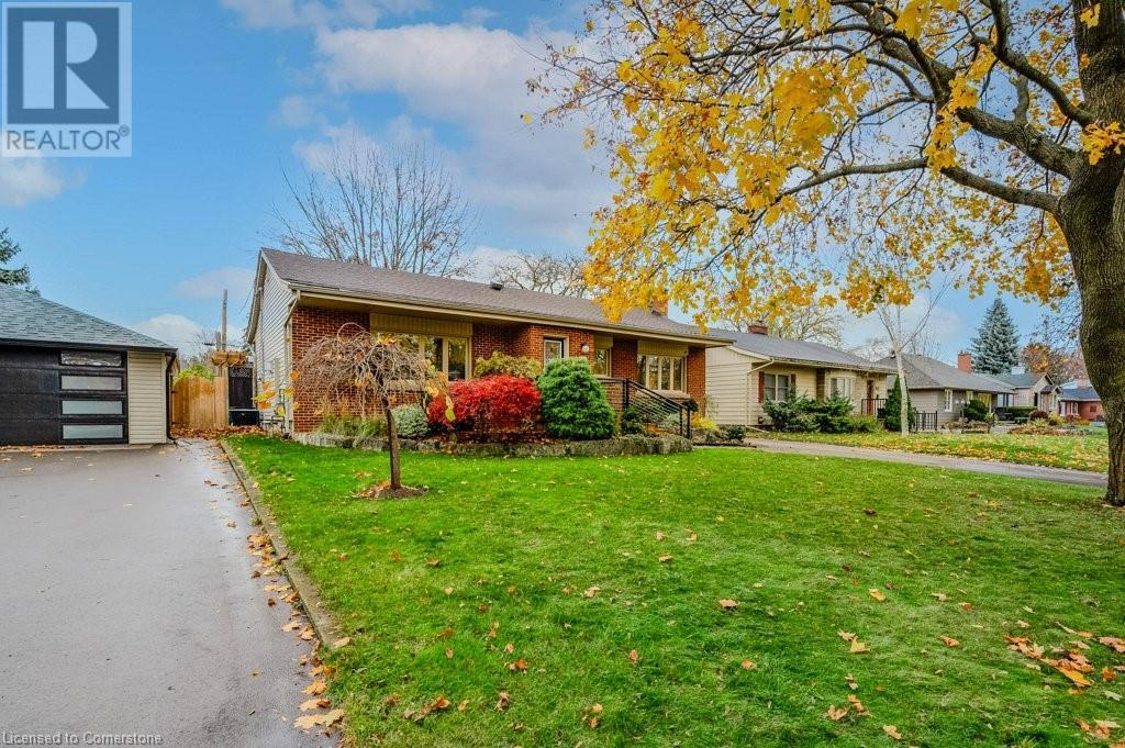 957 Sanford Drive, Burlington, Ontario  L7T 3G7 - Photo 3 - 40679864