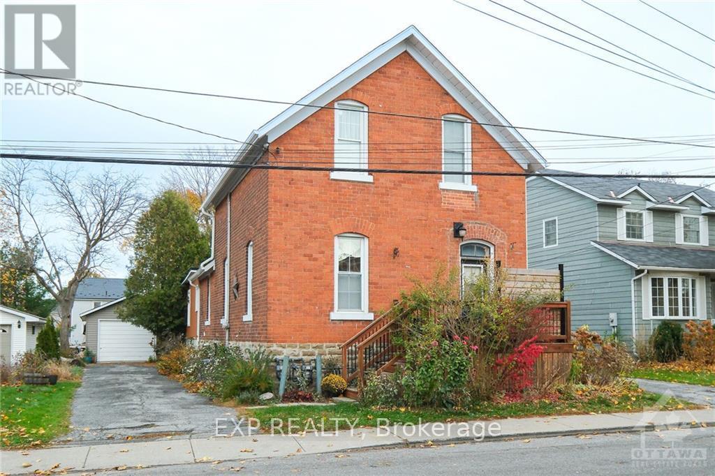 33 NAPOLEON STREET Carleton Place (909 - Carleton Place)