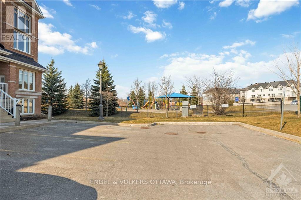 236 TIVOLI Cityview - Parkwoods Hills - Rideau Shore (7203 - Merivale Industrial Park/Citiplace)