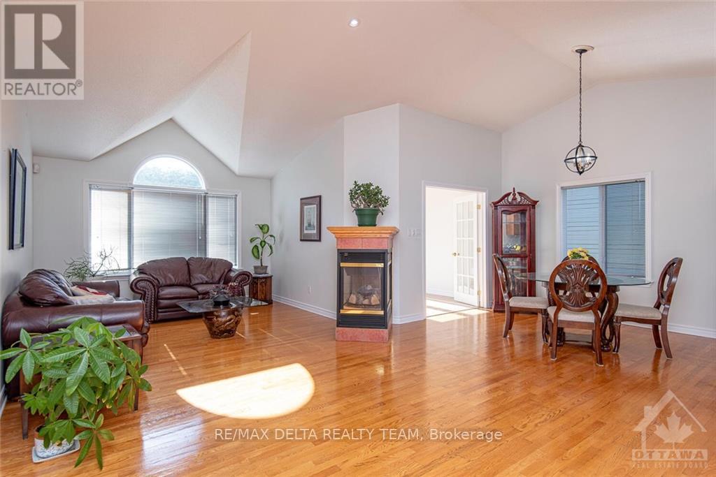 8 SPINNEY WAY Barrhaven (7706 - Barrhaven - Longfields)