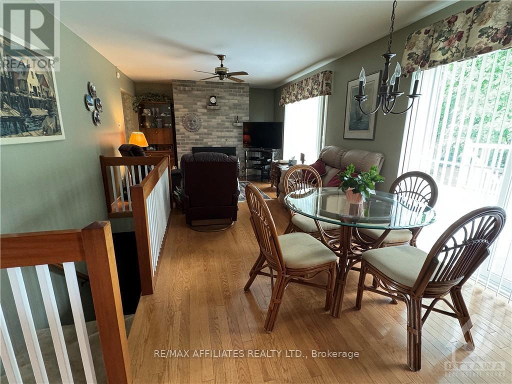 2 MAPLERIDGE LANE Rideau Lakes (820 - Rideau Lakes (South Elmsley) Twp)