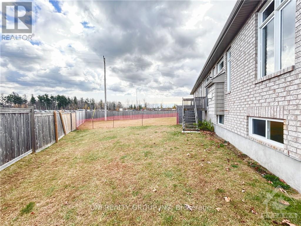 228 PONDVIEW CRESCENT Hunt Club - Windsor Park Village and Area (4806 - Hunt Club)