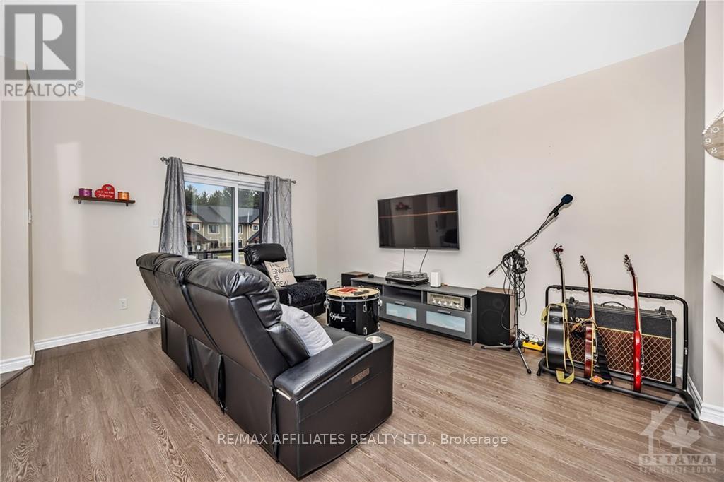 5 - 251 CAPRI AVENUE Russell (602 - Embrun)