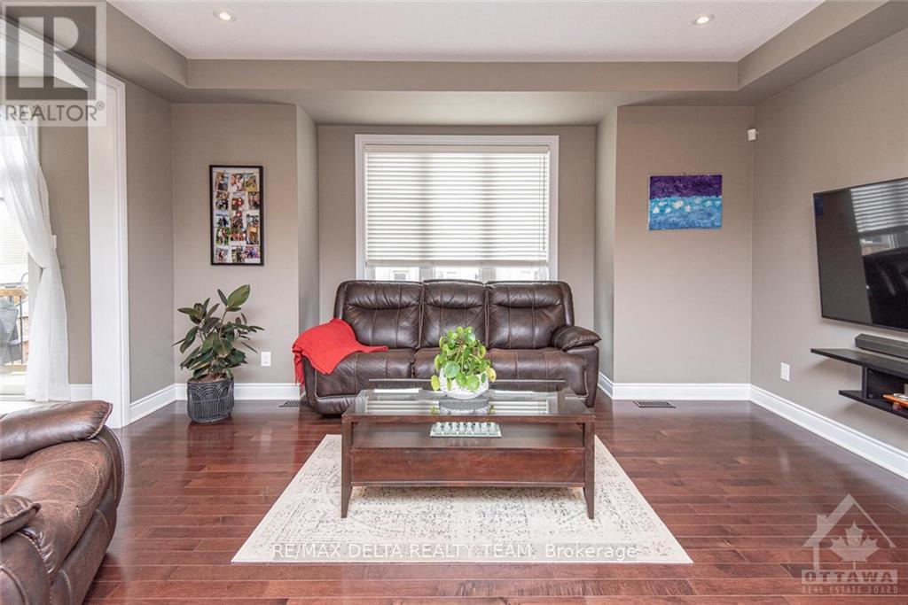 316 RIVER LANDING AVENUE Barrhaven (7711 - Barrhaven - Half Moon Bay)