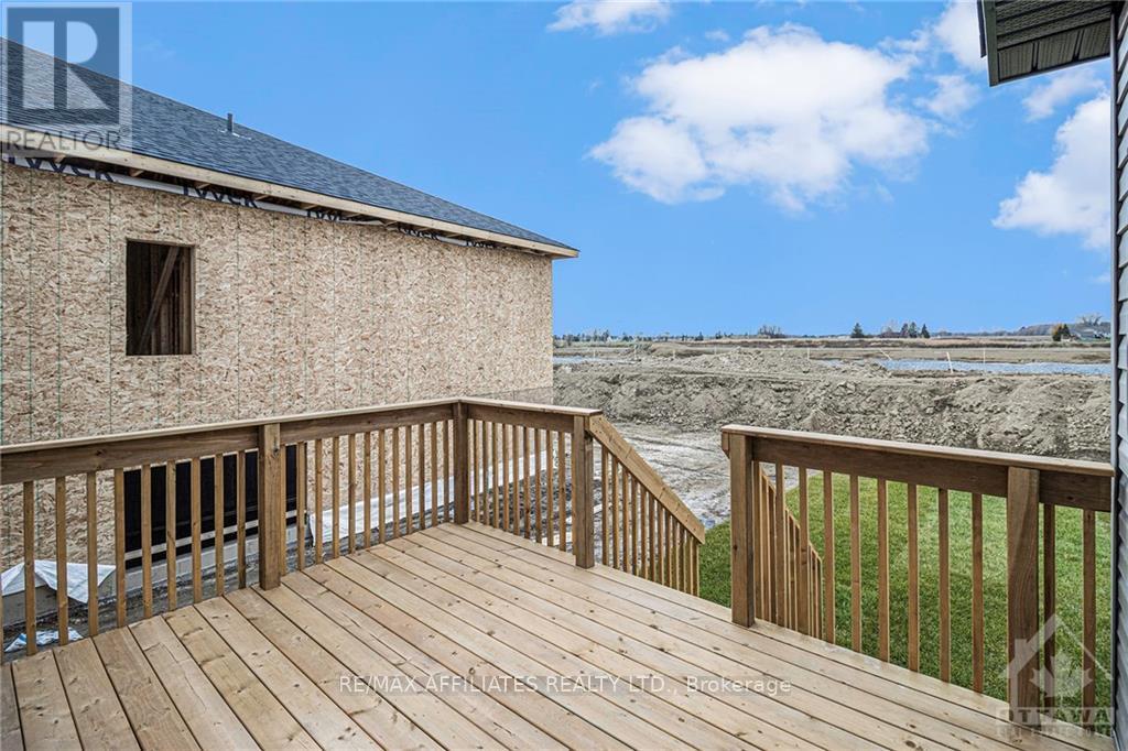 1208 MONTBLANC CRESCENT Russell (602 - Embrun)