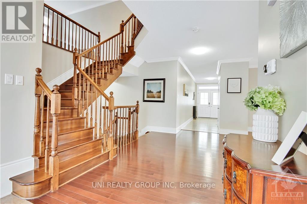 100 BRAMBLING WAY Barrhaven (7711 - Barrhaven - Half Moon Bay)