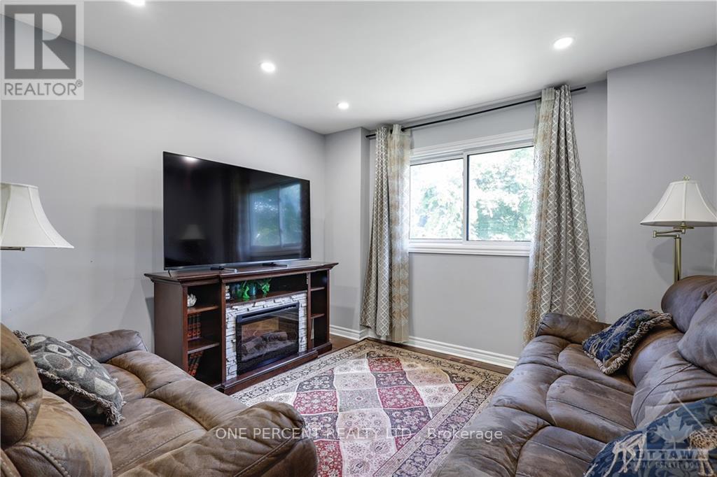 906 CAHILL DRIVE W Hunt Club - Windsor Park Village and Area (4805 - Hunt Club)