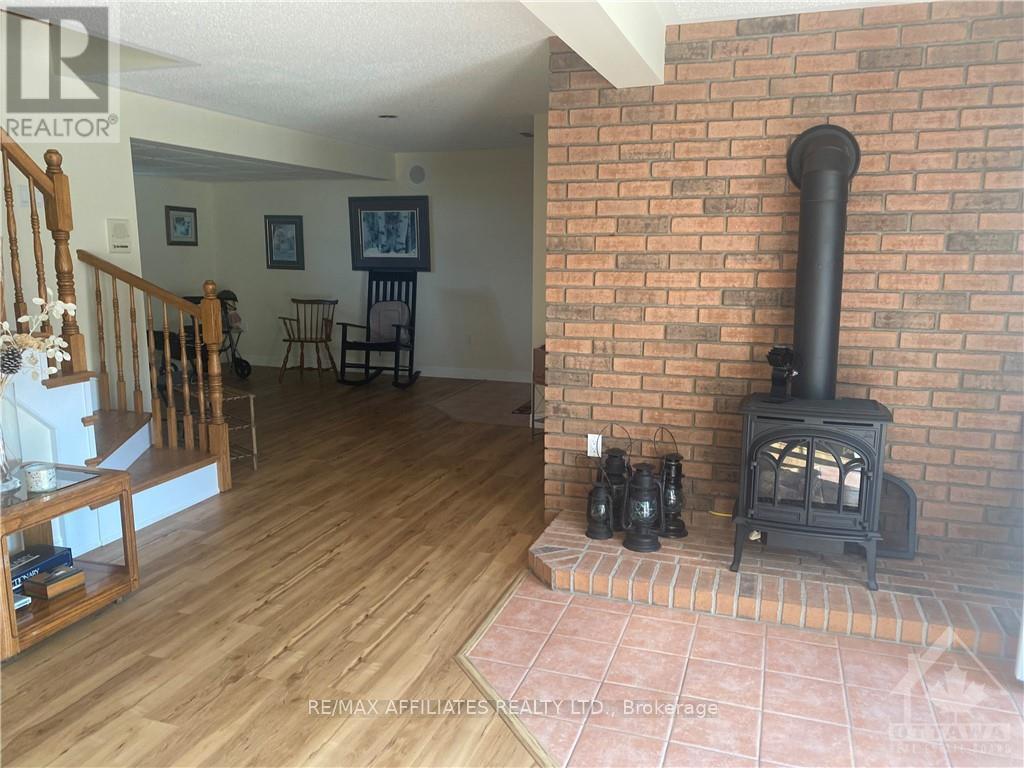 79 TROTTERS LANE Rideau Lakes (816 - Rideau Lakes (North Crosby) Twp)