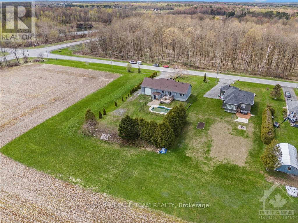 1463 GOLF CLUB ROAD East Hawkesbury (614 - Champlain Twp)