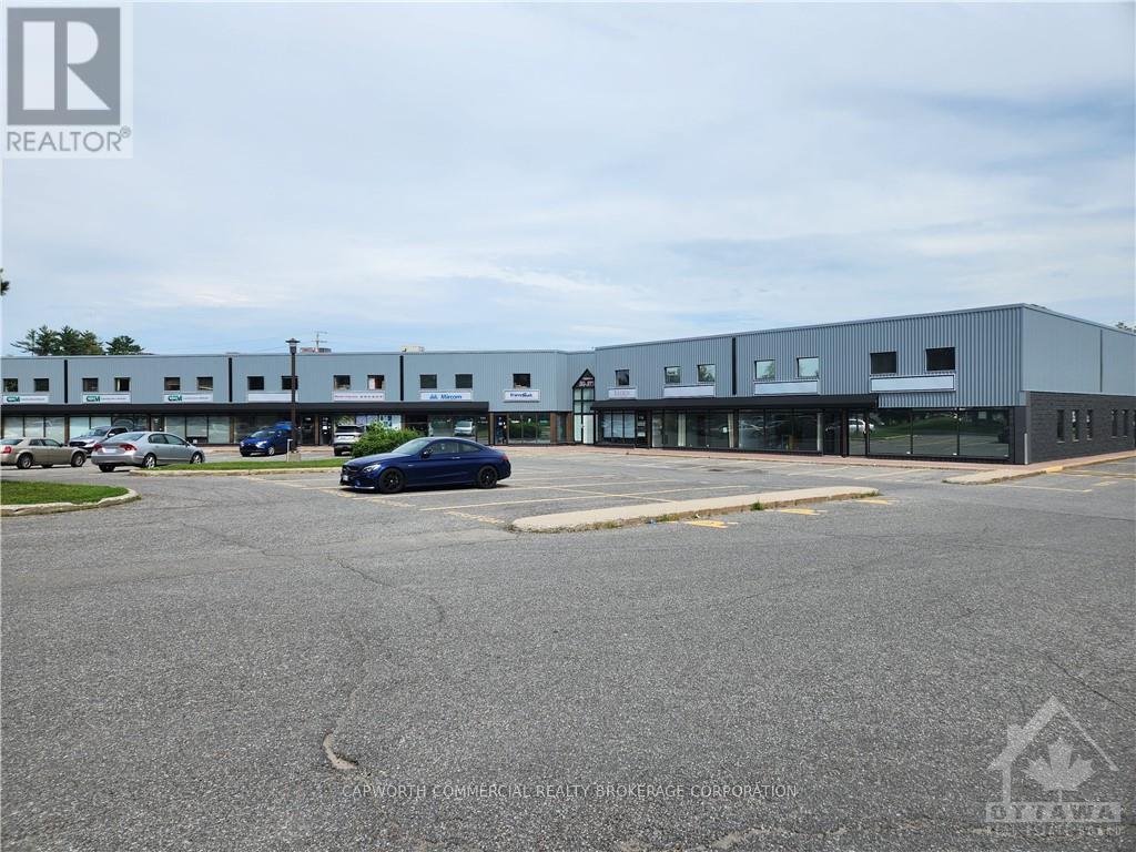 114 - 15 CAPELLA COURT Country Place - Pineglen - Crestview and Area (7401 - Rideau Heights/Industrial Park)