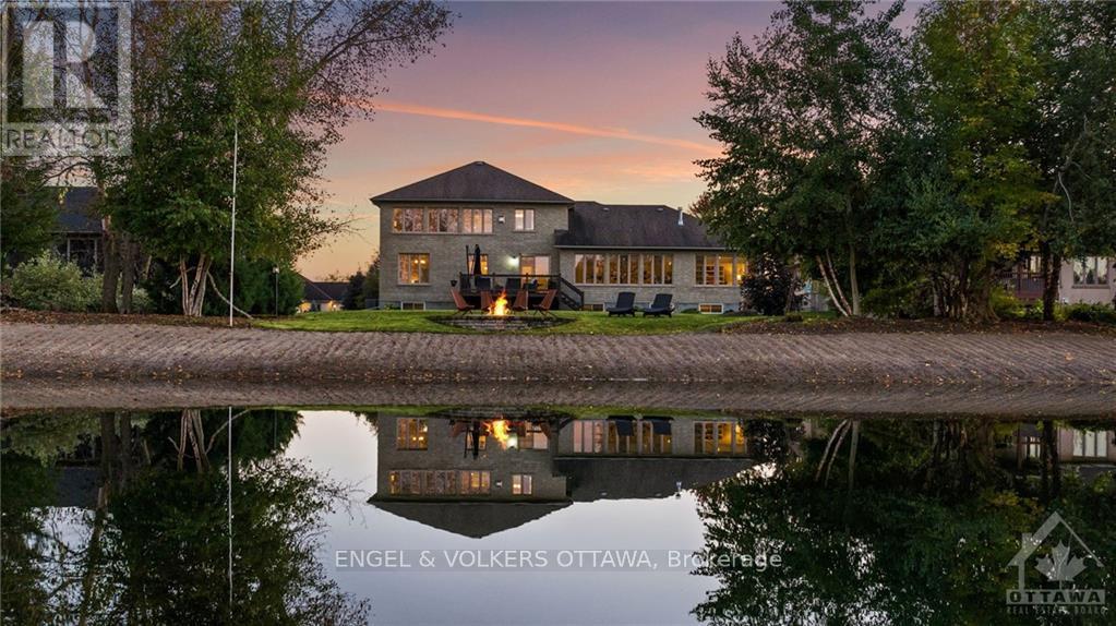 6808 SUNCREST DRIVE Greely - Metcalfe - Osgoode - Vernon and Area (1601 - Greely)