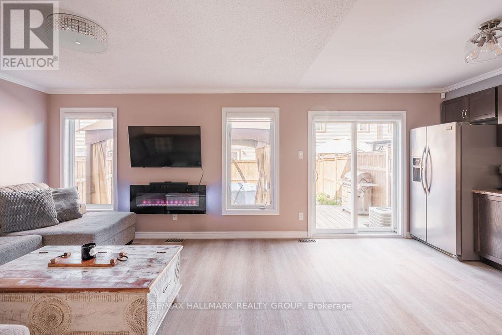 420 MEADOWHAWK CRESCENT Barrhaven (7711 - Barrhaven - Half Moon Bay)