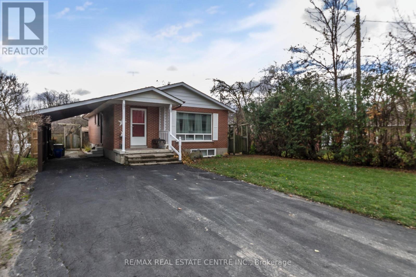 Property at 34 MILTON HEIGHTS CRESCENT image 2