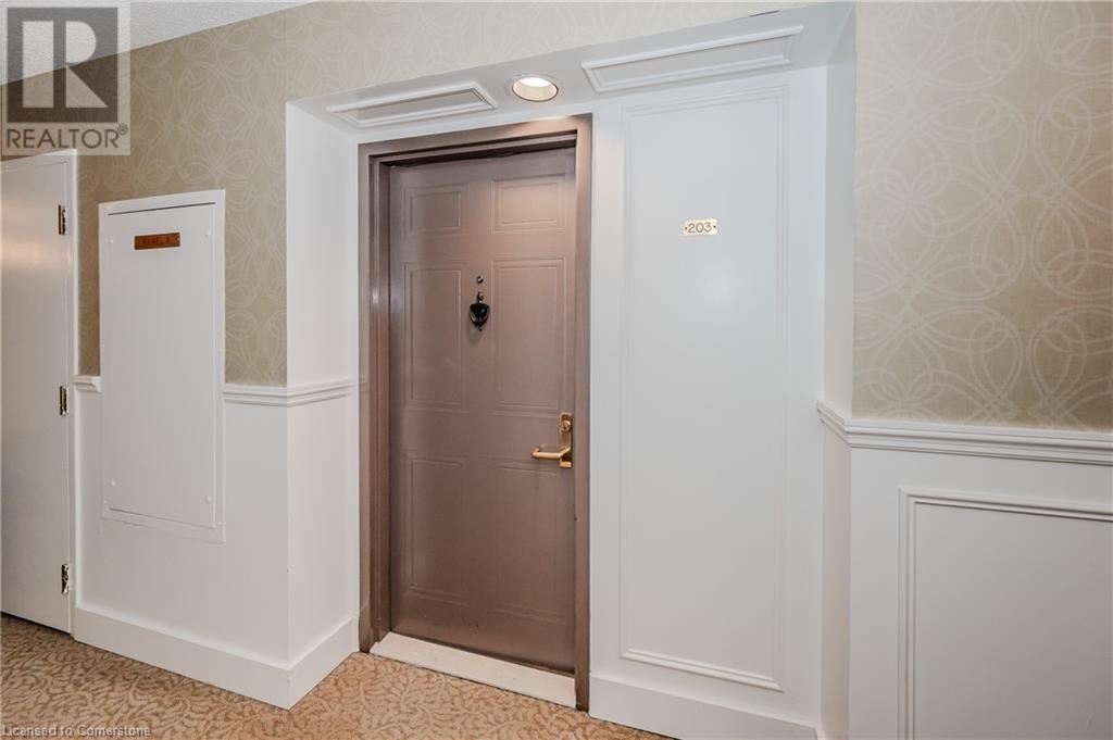 265 Westcourt Place Unit# 203, Waterloo, Ontario  N2L 6E4 - Photo 3 - 40675096