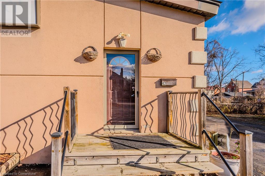 42 Walnut Street, Kitchener, Ontario  N2G 1P6 - Photo 3 - 40679610