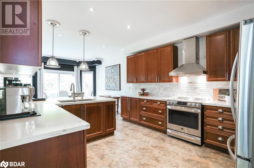 64 Westminster Circle, Barrie, Ontario  L4M 0A5 - Photo 3 - 40681425