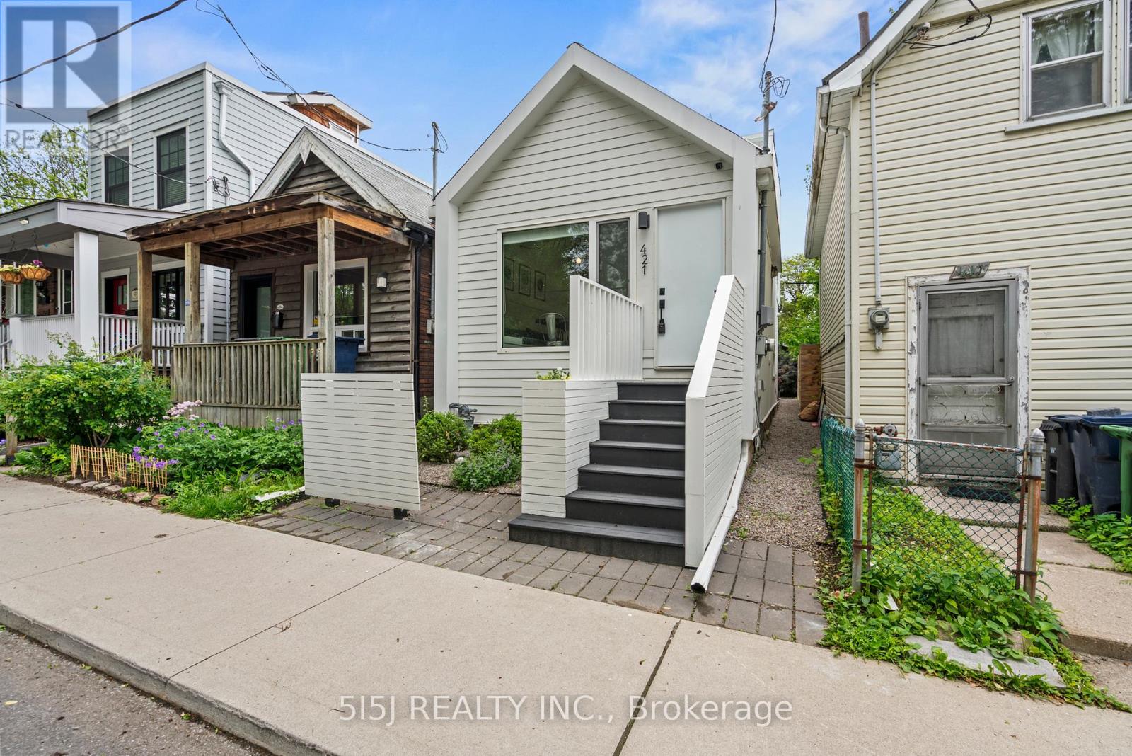 421 Craven Road, Toronto (Greenwood-Coxwell), Ontario  M4L 2Z5 - Photo 2 - E11193577