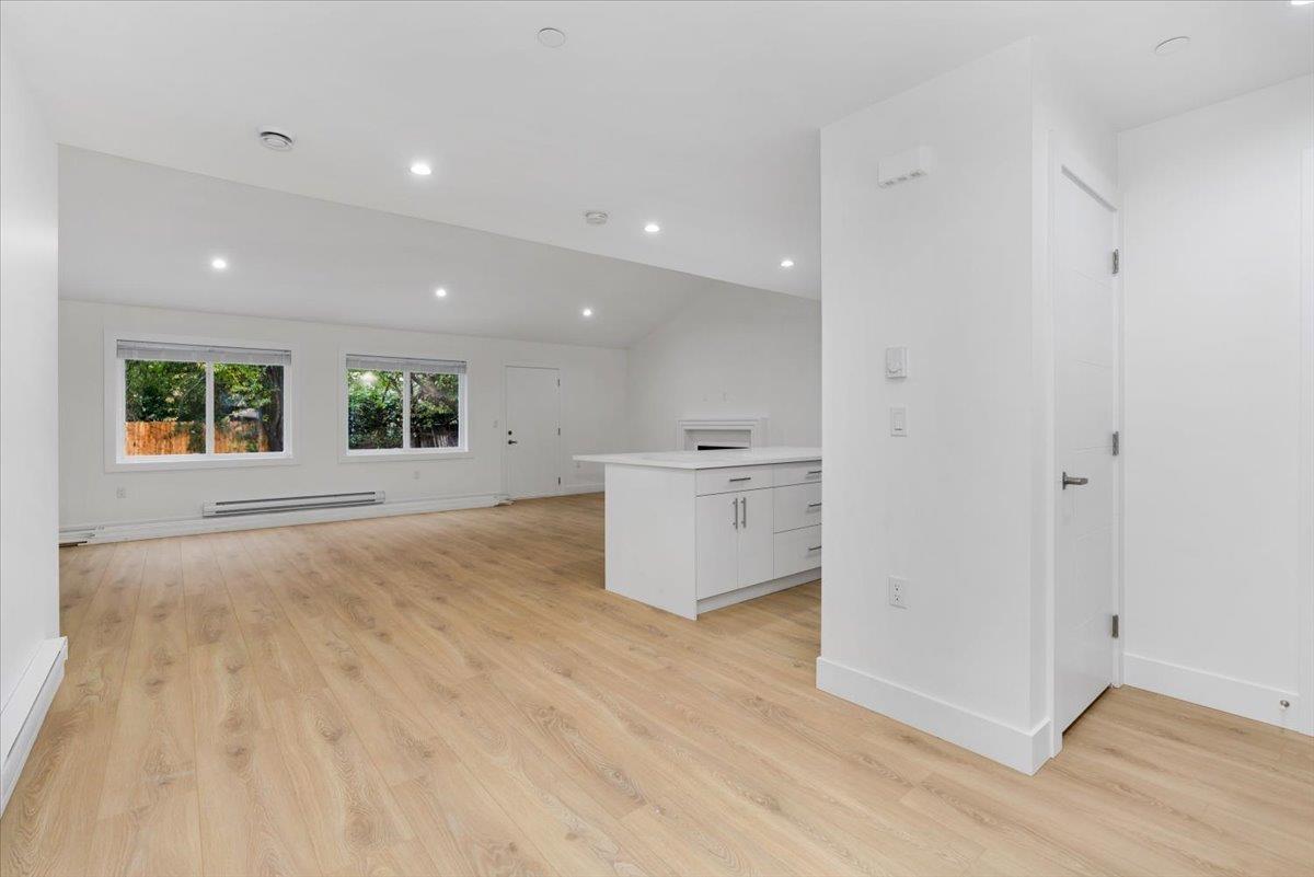 7477 Martin Place, Mission, British Columbia  V2V 3K6 - Photo 10 - R2946493