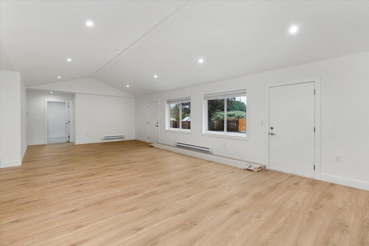 7477 Martin Place, Mission, British Columbia  V2V 3K6 - Photo 11 - R2946493