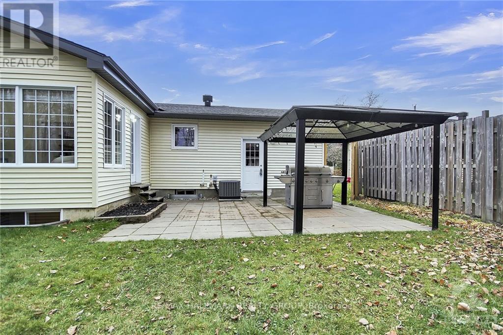 155 DUNLOP CRESCENT Russell (601 - Village of Russell)