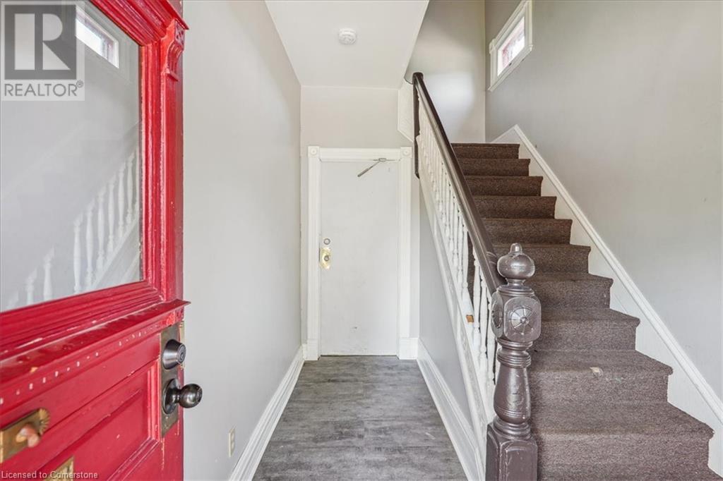 Property at 33 ROSE Avenue image 3