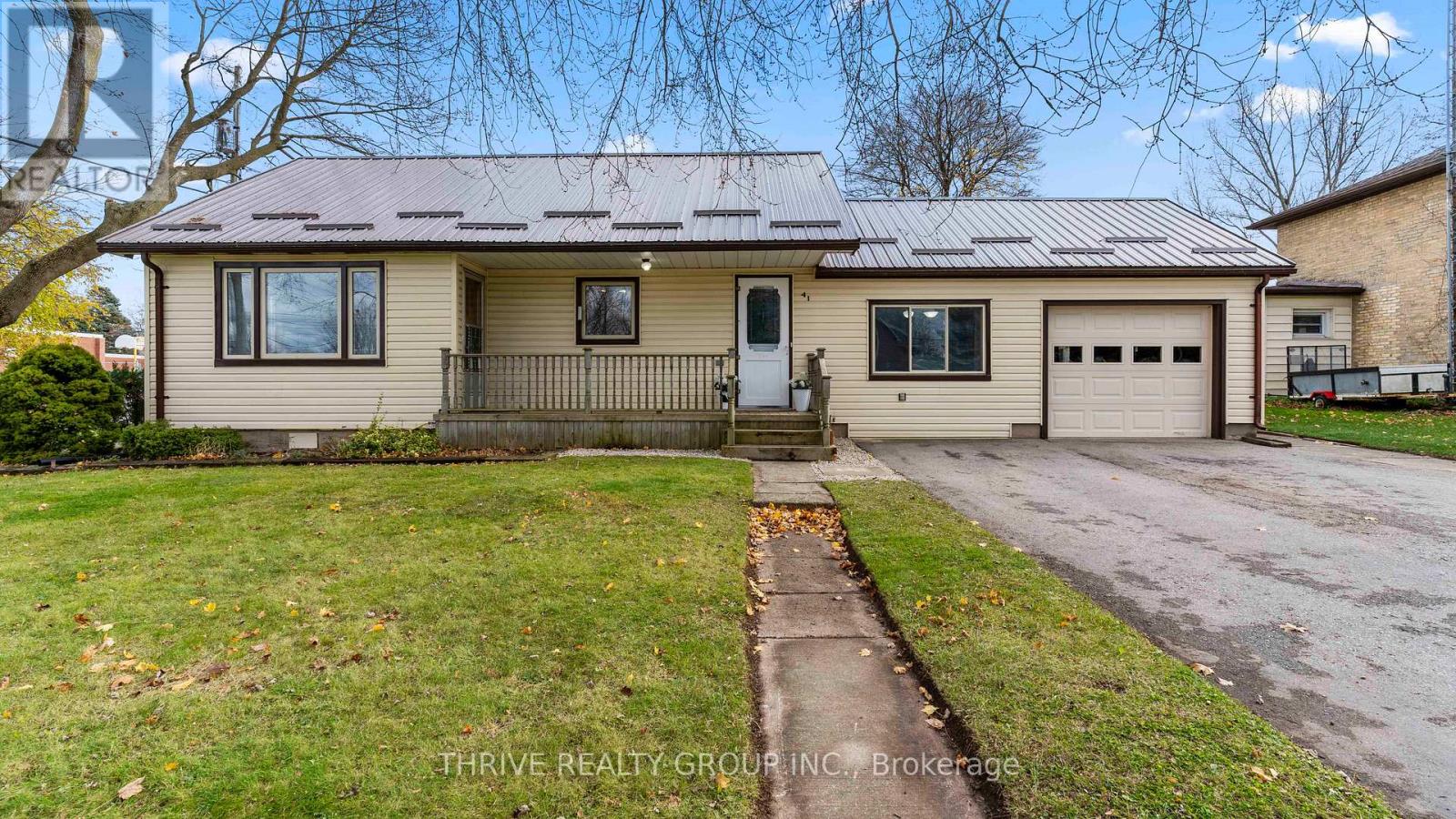 41 JAMES STREET N, Lambton Shores, Ontario