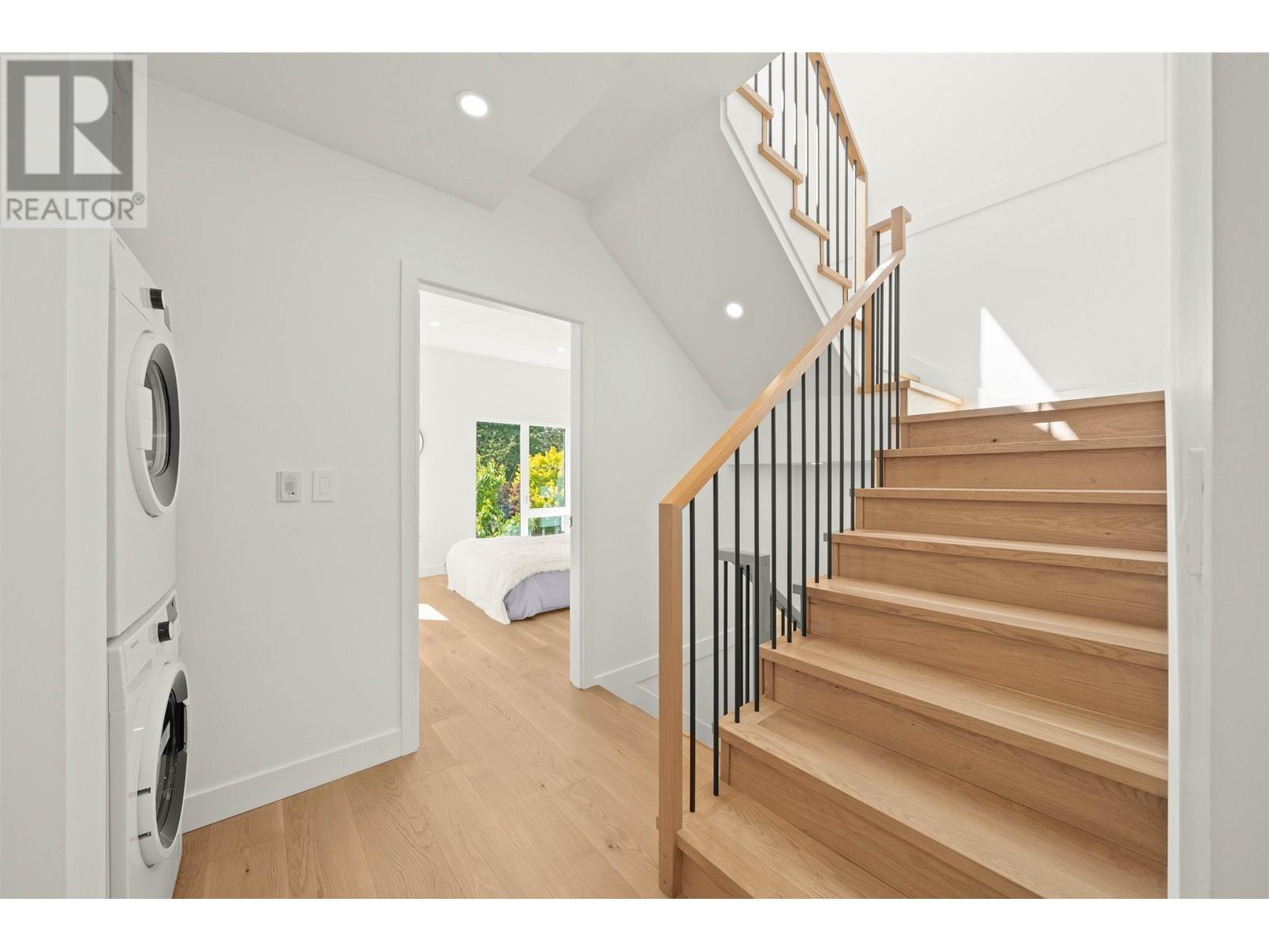 Listing Picture 11 of 26 : 2414 VICTORIA DRIVE, Vancouver / 溫哥華 - 魯藝地產 Yvonne Lu Group - MLS Medallion Club Member