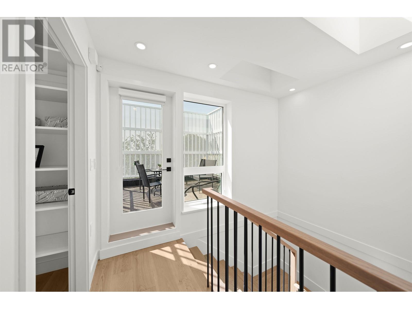 Listing Picture 22 of 26 : 2414 VICTORIA DRIVE, Vancouver / 溫哥華 - 魯藝地產 Yvonne Lu Group - MLS Medallion Club Member