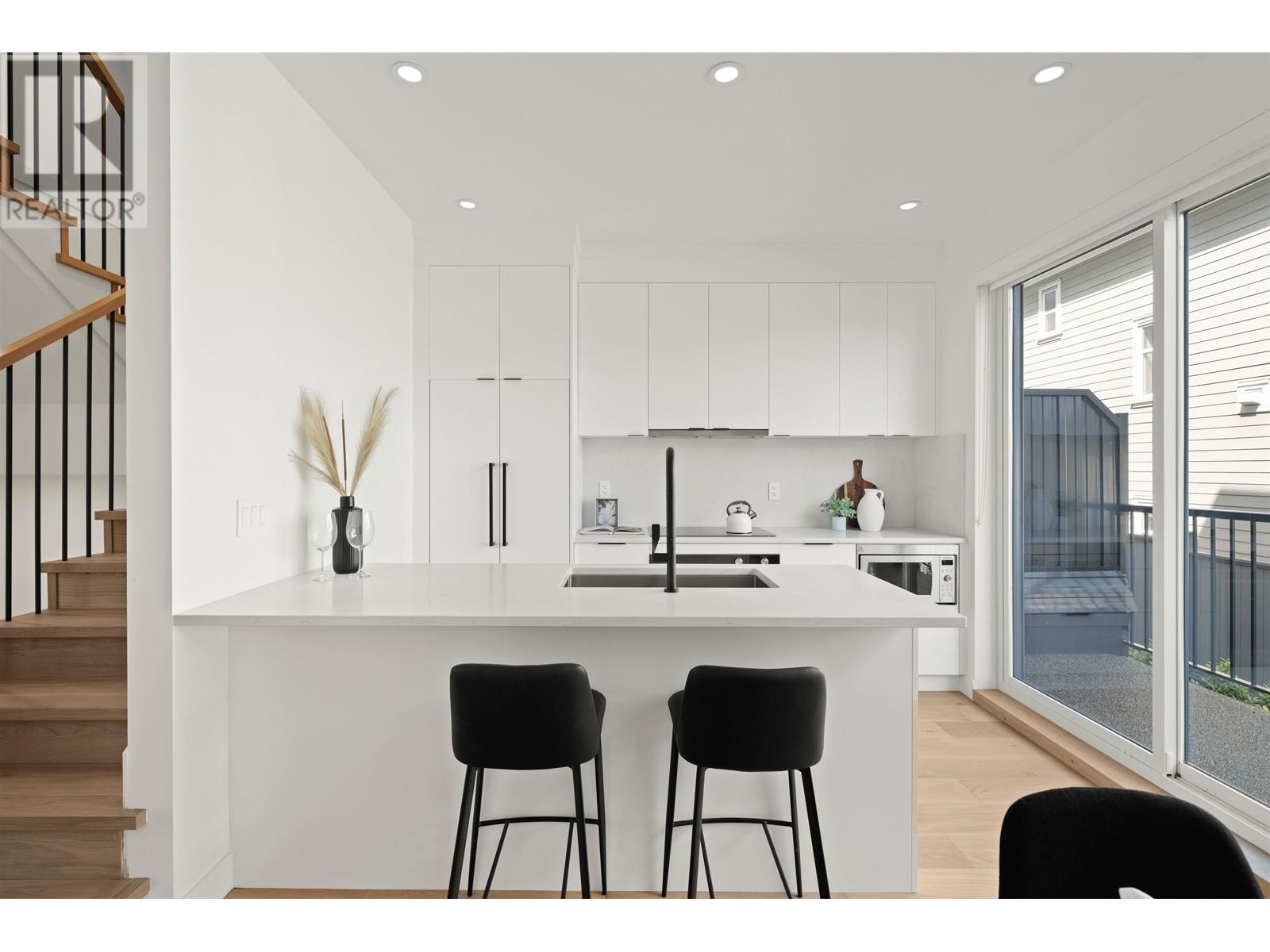 Listing Picture 4 of 26 : 2414 VICTORIA DRIVE, Vancouver / 溫哥華 - 魯藝地產 Yvonne Lu Group - MLS Medallion Club Member