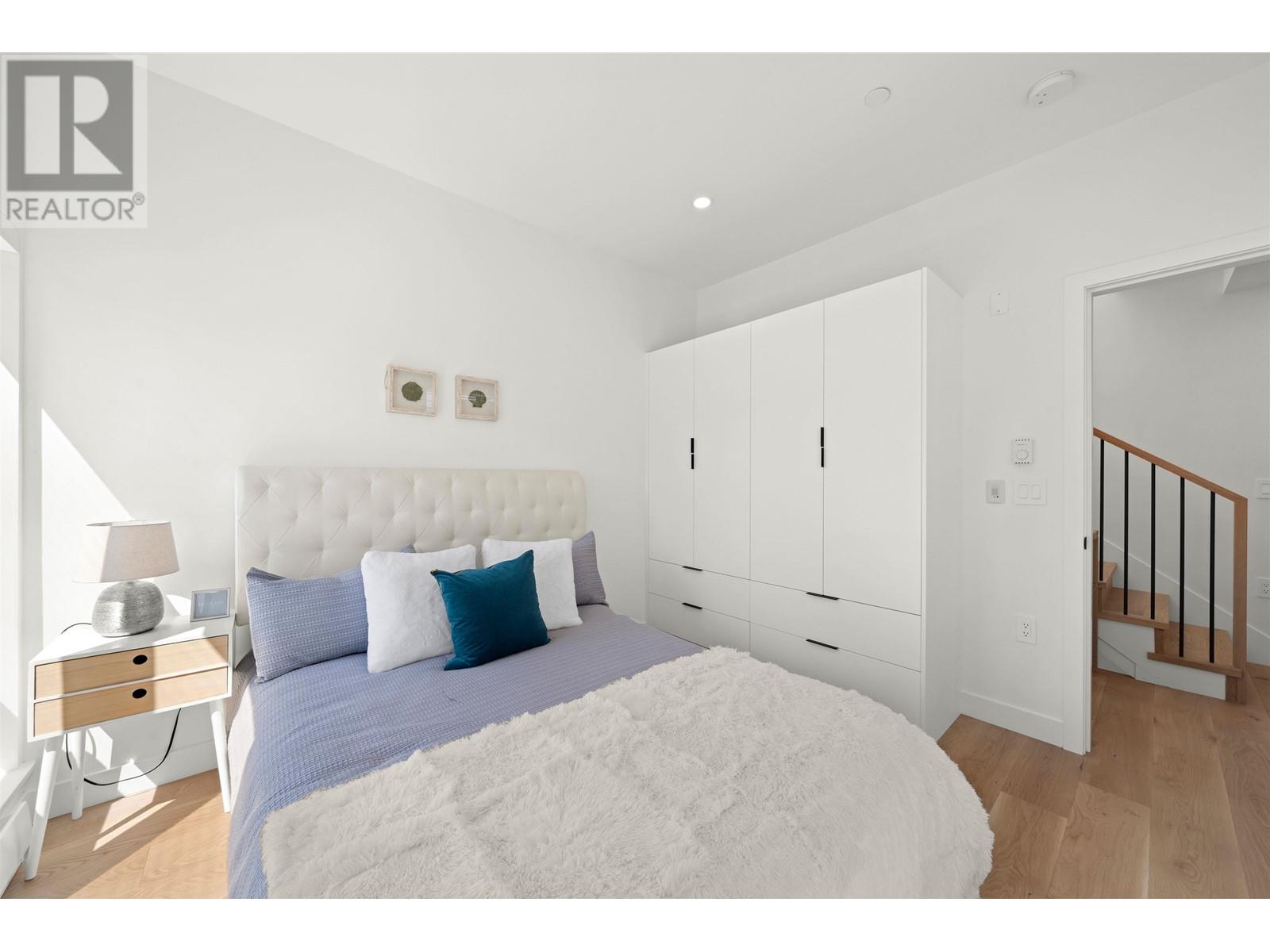 Listing Picture 8 of 26 : 2414 VICTORIA DRIVE, Vancouver / 溫哥華 - 魯藝地產 Yvonne Lu Group - MLS Medallion Club Member