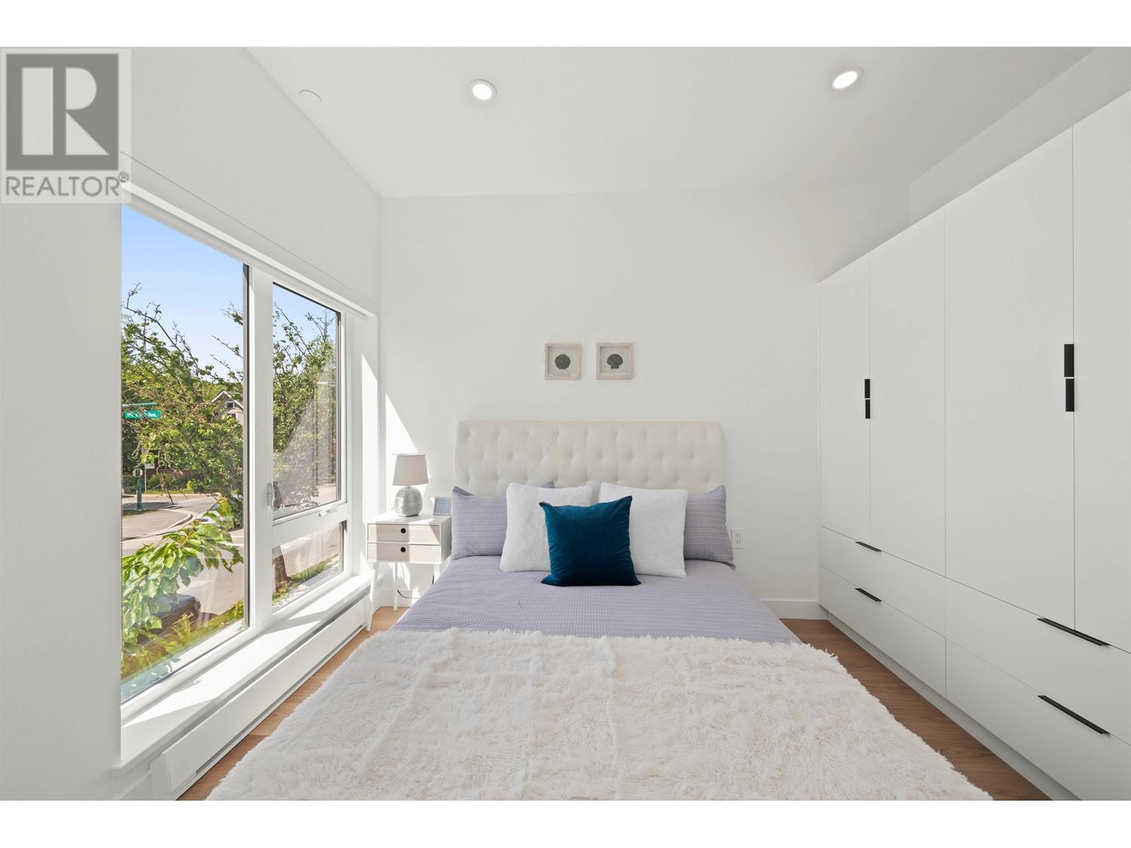 Listing Picture 9 of 26 : 2414 VICTORIA DRIVE, Vancouver / 溫哥華 - 魯藝地產 Yvonne Lu Group - MLS Medallion Club Member