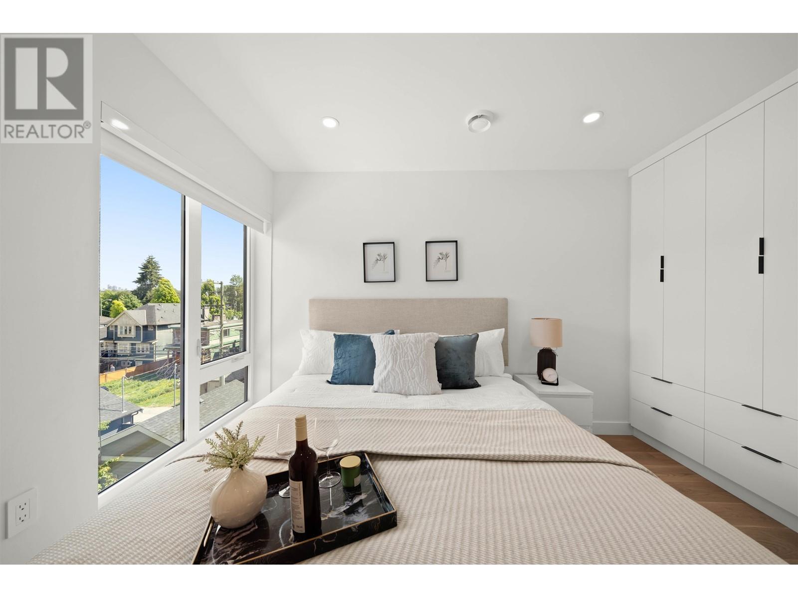 Listing Picture 17 of 26 : 2412 VICTORIA DRIVE, Vancouver / 溫哥華 - 魯藝地產 Yvonne Lu Group - MLS Medallion Club Member